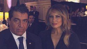 První dáma USA Melania Trumpová s velvyslancem Dominiky při OSN Paolem Zampollim.