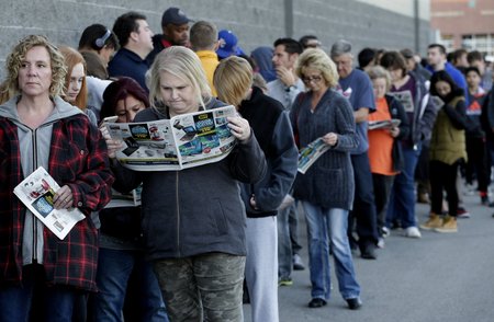 Nákupní horečka v USA: Odstartovaly tradiční slevy Black Friday (Černý pátek).