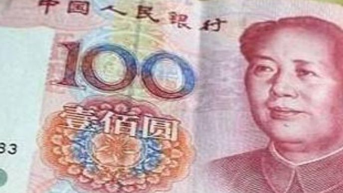 USA obviňují Čínu z toho, že uměle udržuje podhodnocený kurz měny, čímž získává nekalé obchodní výhody. To, že jüan od června zpevnil k dolaru o 2,5 procenta, považují kritici Pekingu za zcela nedostatečný posun.