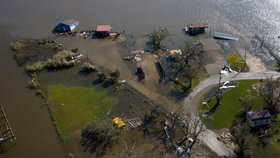 Následky bouře Lara v americkém státě Louisiana.