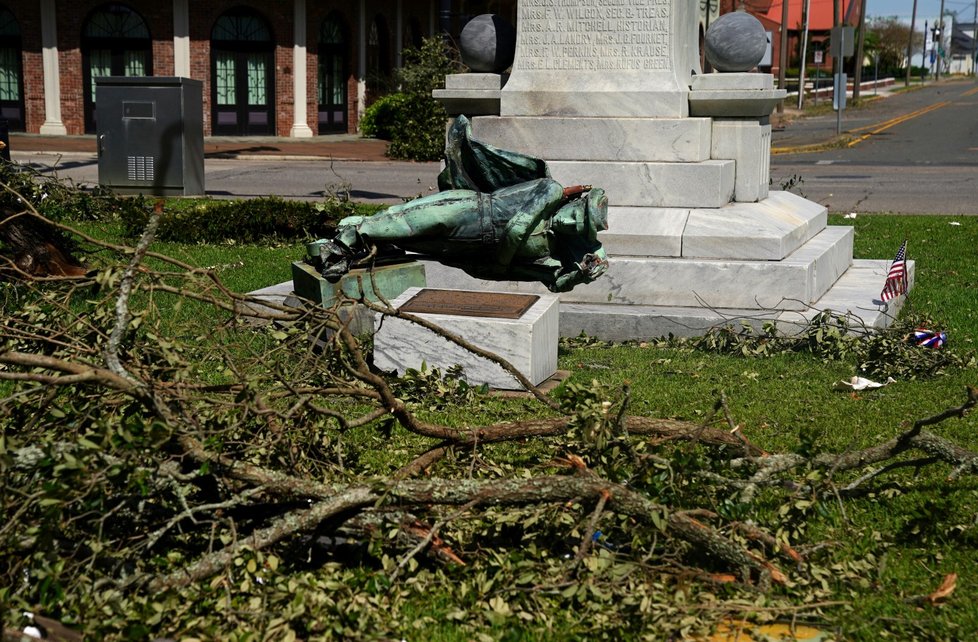 Následky bouře Lara v americkém státě Louisiana