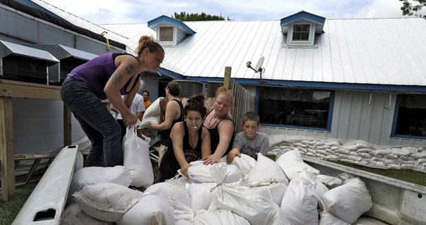 Nejhorší za desítky let. Florida se chystá na úder hurikánu, evakuuje se 500 tisíc lidí