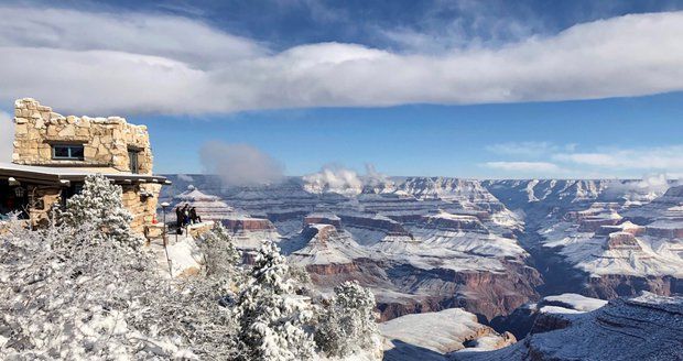 Grand Canyon pod sněhem, na Aljašce šest nad nulou. Američany zaskočily rozmary počasí