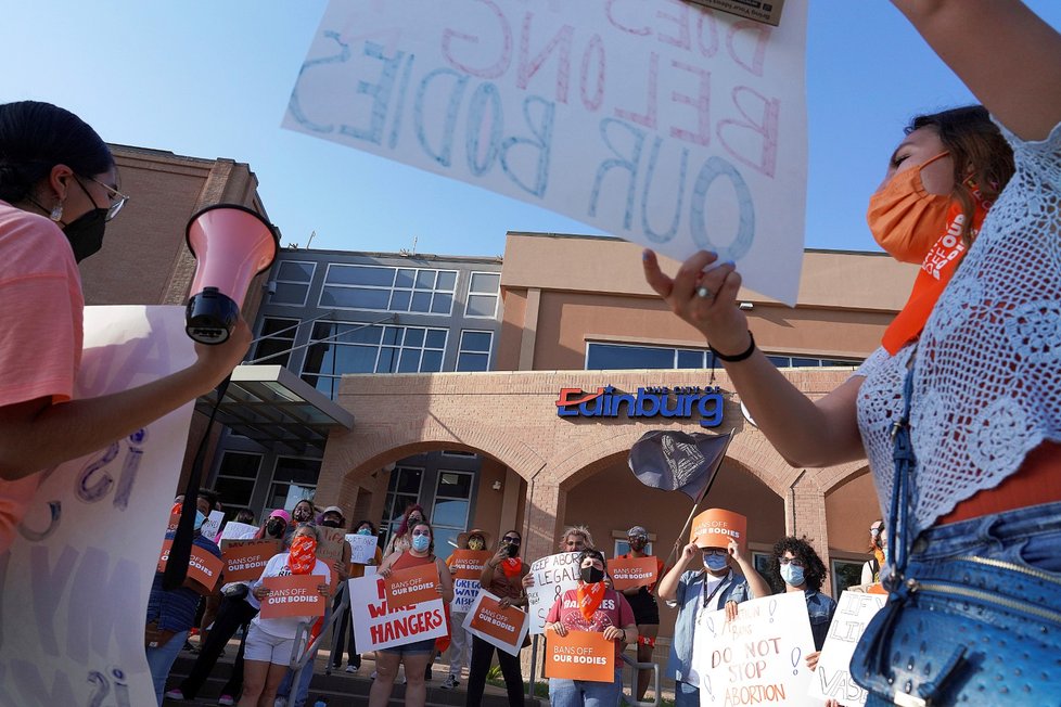 Texasané protestují proti zákonu, který drasticky omezuje potraty