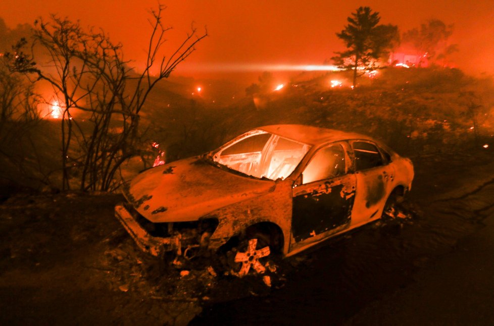 Lesní požár, který se ve čtvrtek rozhořel severozápadně od San Francisca a zdevastoval město Paradise, už má devět potvrzených obětí.