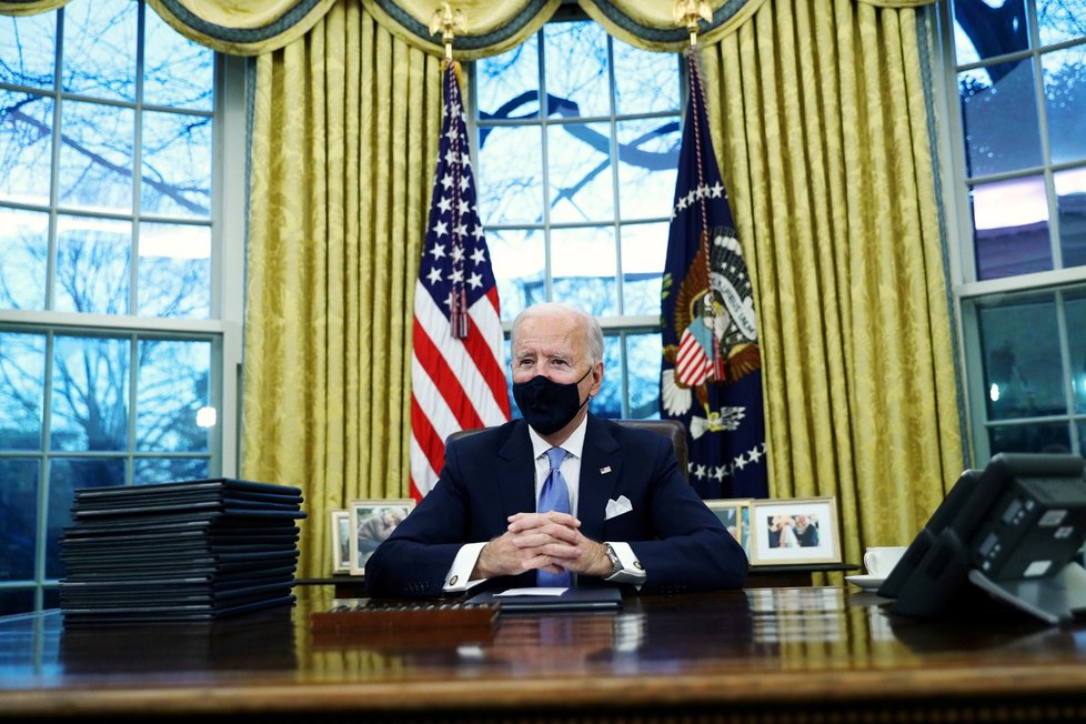 Americký prezident Joe Biden v Oválné pracovně.