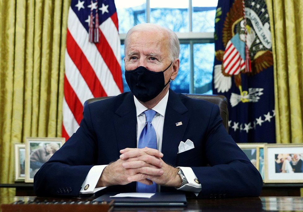 Americký prezident Joe Biden v Oválné pracovně.