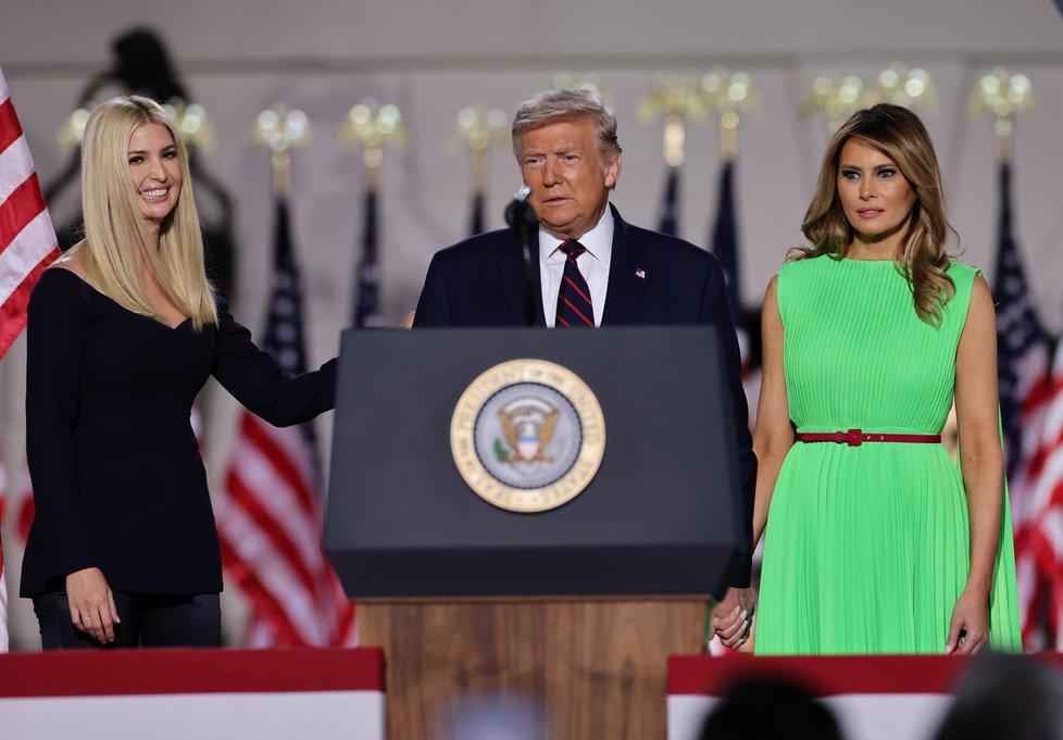 Prezident USA Donald Trump od republikánů oficiálně přijal nominaci, (28.08.2020). Na snímku prezident s rodinou.