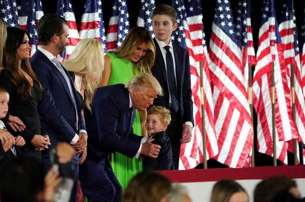 Prezident USA Donald Trump od republikánů oficiálně přijal nominaci, (28.08.2020). Na snímku prezident s rodinou.