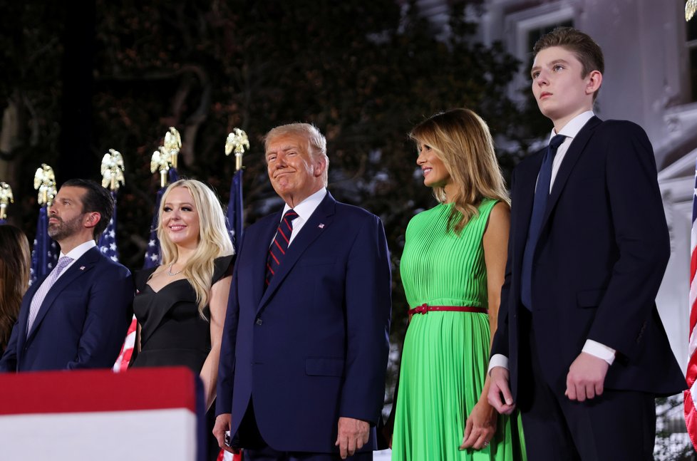 Prezident USA Donald Trump od republikánů oficiálně přijal nominaci (28. 08. 2020). Na snímku prezident s rodinou.