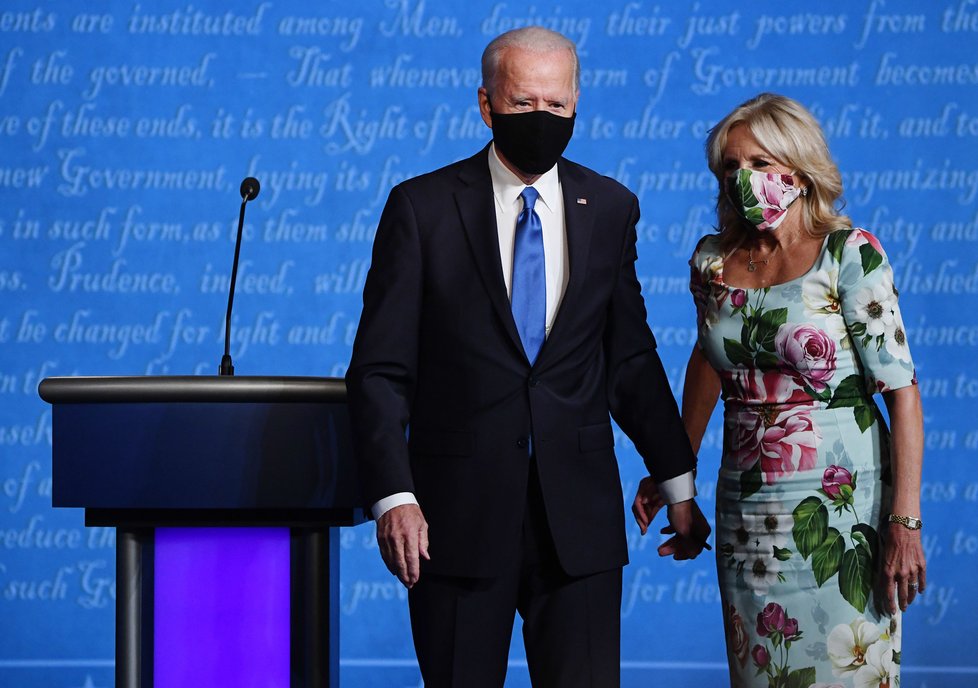 Prezidentská debata: Joe Biden s manželkou Jill, (23.10.2020).