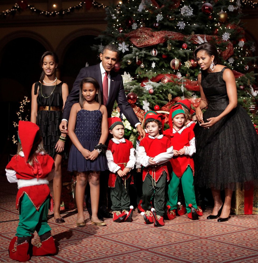 Bývalá první dáma USA Michelle Obamová s rodinou na archivním snímku z roku 2010.