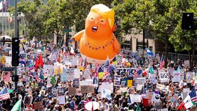 Protesty v USA proti Donaldu Trumpovi (14.6.2025)