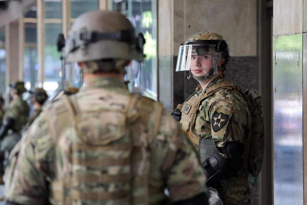 Protesty proti policejní brutalitě spustila na mnoha místech Spojených států smrt černocha George Floyda při policejním zásahu. (2. 6. 2020)