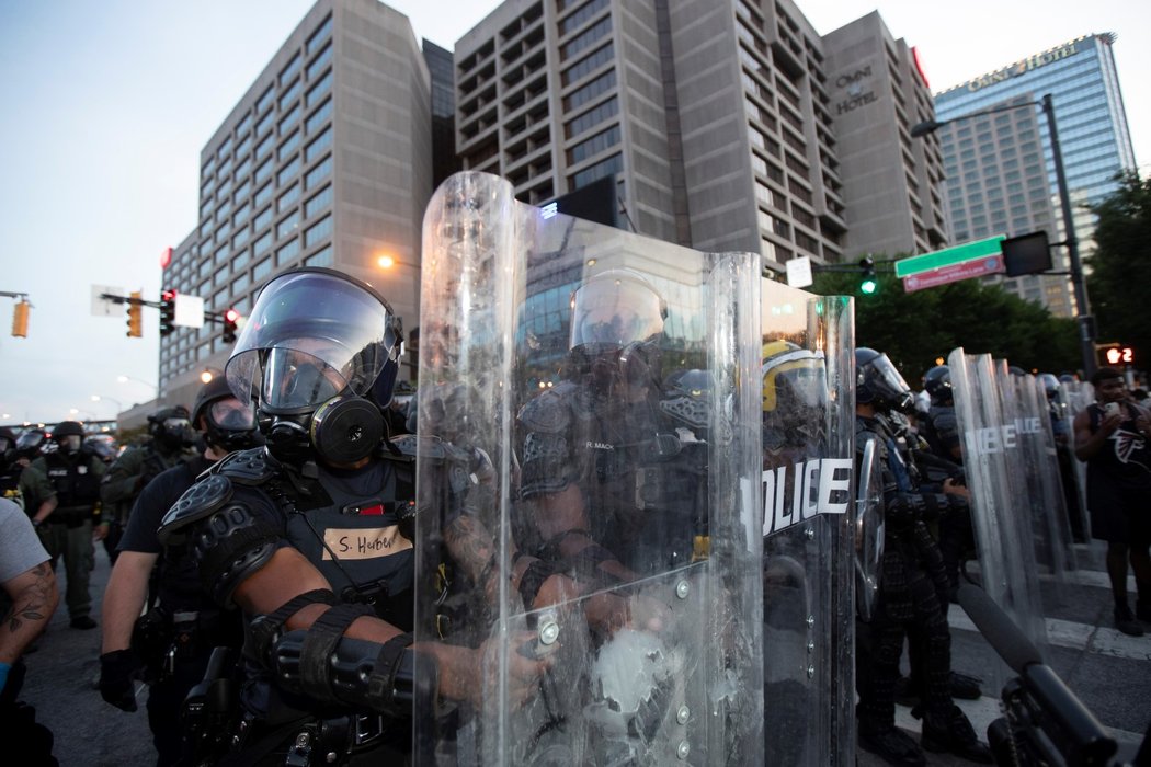 Protesty proti policejní brutalitě spustila na mnoha místech Spojených států smrt černocha George Floyda při policejním zásahu. (2. 6. 2020)