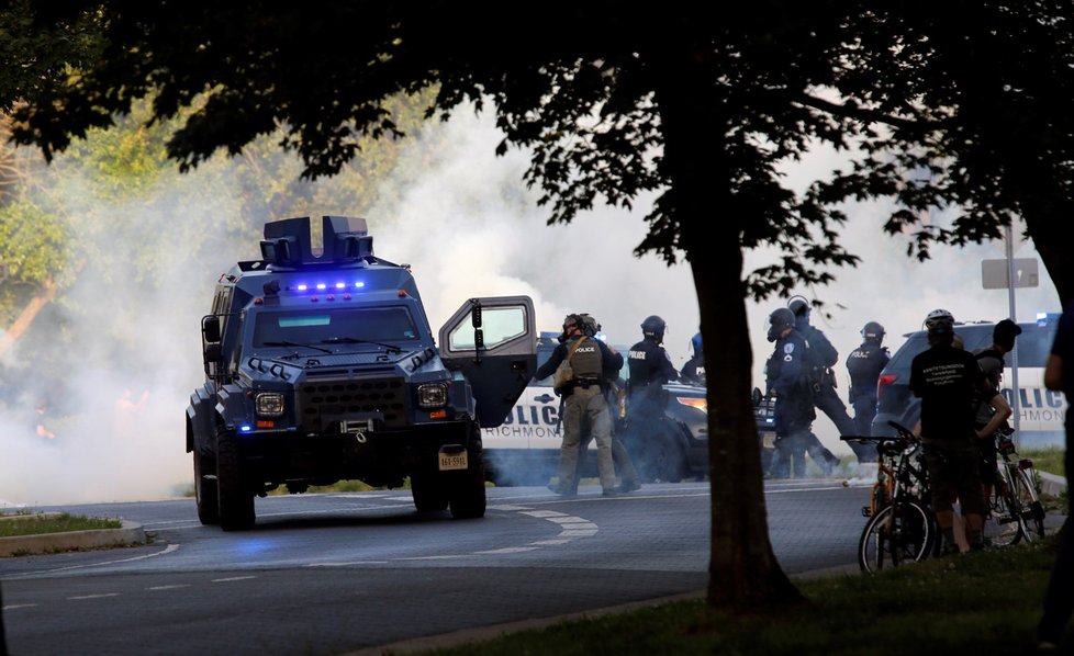 Protesty proti policejní brutalitě spustila na mnoha místech Spojených států smrt černocha George Floyda při policejním zásahu. (2. 6. 2020)