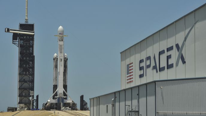 Raketa soukromé americké společnosti SpaceX Falcon Heavy, ilustrační foto