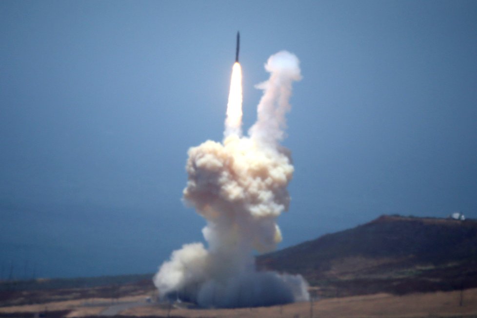 Jeden z dřívějších testů raket v Americe.