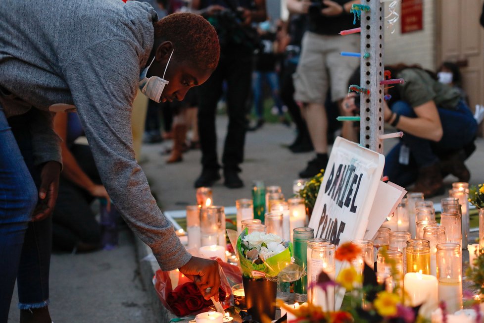 Smutek za zesnulého Afroameričana Daniela Prudea v americkém Rochesteru
