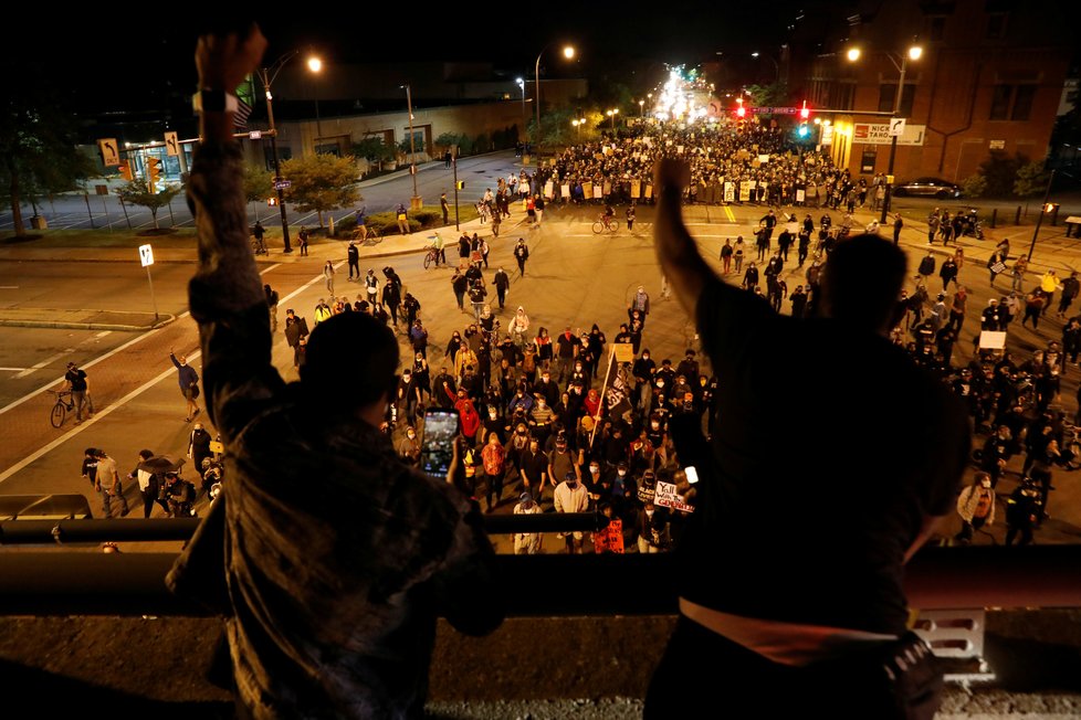 Případ Afroameričana Daniela Prudea, který zemřel po policejním zásahu v březnu 2020, vyvolal vlnu nepokojů v americkém Rochesteru