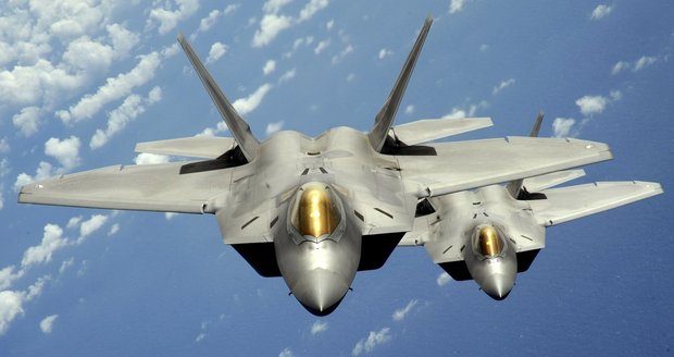 USA vyšlou do Evropy špičkové stíhačky F-22: Mají zastavit ruskou agresi