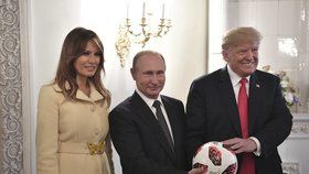 Donald a Melania Trumpovi s Vladimirem Putinem