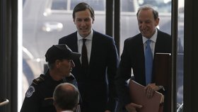 Zeť amerického prezidenta Donalda Trumpa Jared Kushner získal po roce bezpečnostní prověrku.