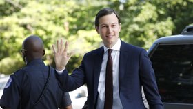 Zeť amerického prezidenta Donalda Trumpa Jared Kushner odmítá informace médií, podle nichž ruskému velvyslanci v USA Sergeji Kisljakovi navrhl zřízení tajného komunikačního kanálu mezi Washingtonem a Kremlem.