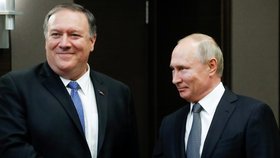 Americký ministr zahraničních věcí Mike Pompeo a ruský prezident Vladimir Putin na setkání v Soči (14.5.2019)