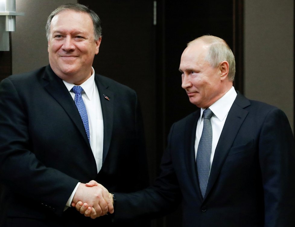 Americký ministr zahraničních věcí Mike Pompeo a ruský prezident Vladimir Putin na setkání v Soči (14. 5. 2019)