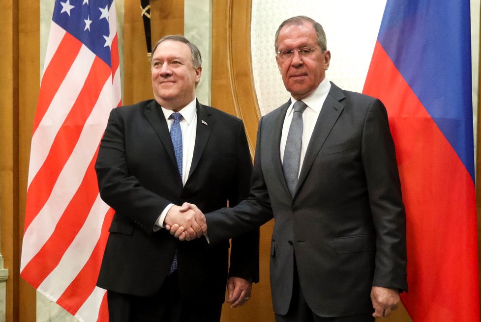 Americký ministr zahraničních věcí Mike Pompeo se svým ruským protějškem Sergeyem Lavrovem na setkání v Soči (14. 5. 2019)