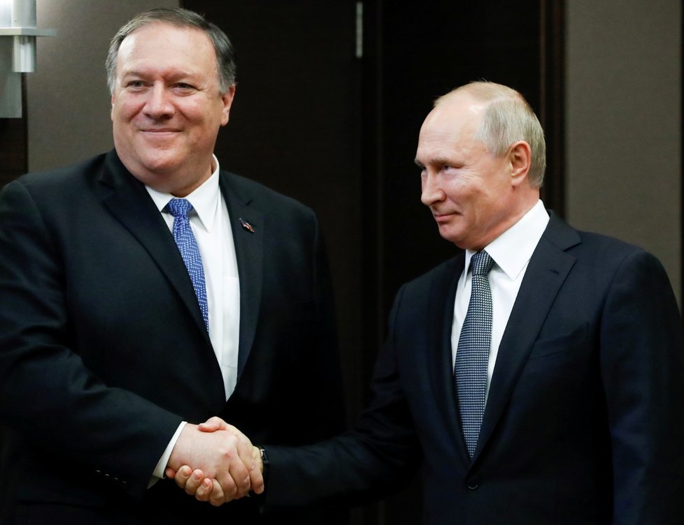 Americký ministr zahraničních věcí Mike Pompeo a ruský prezident Vladimir Putin na setkání v Soči (14.5.2019)