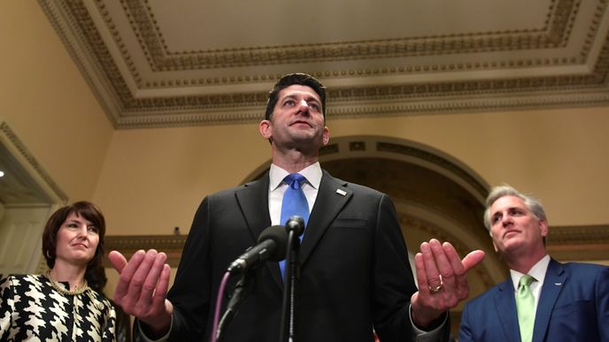 Vrátíme lidem jejich peníze, prohlásil po hlasování o daňové reformě předseda Sněmovny Paul Ryan
