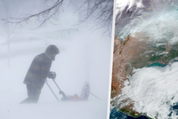 Přes 30 mrtvých, tisíce zrušených letů a výpadky proudu: Sněhová bouře dál sužuje USA a Kanadu