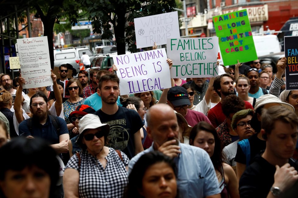 Ve Spojených státech se na začátku července proti táborům určeným k detenci dětí migrantů dokonce hojně protestovalo