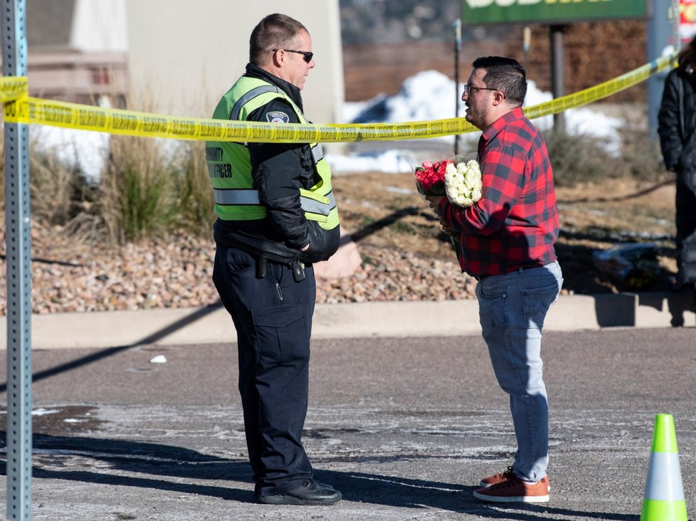 Vyšetřování střelby v gay klubu v americkém městě Colorado Springs.