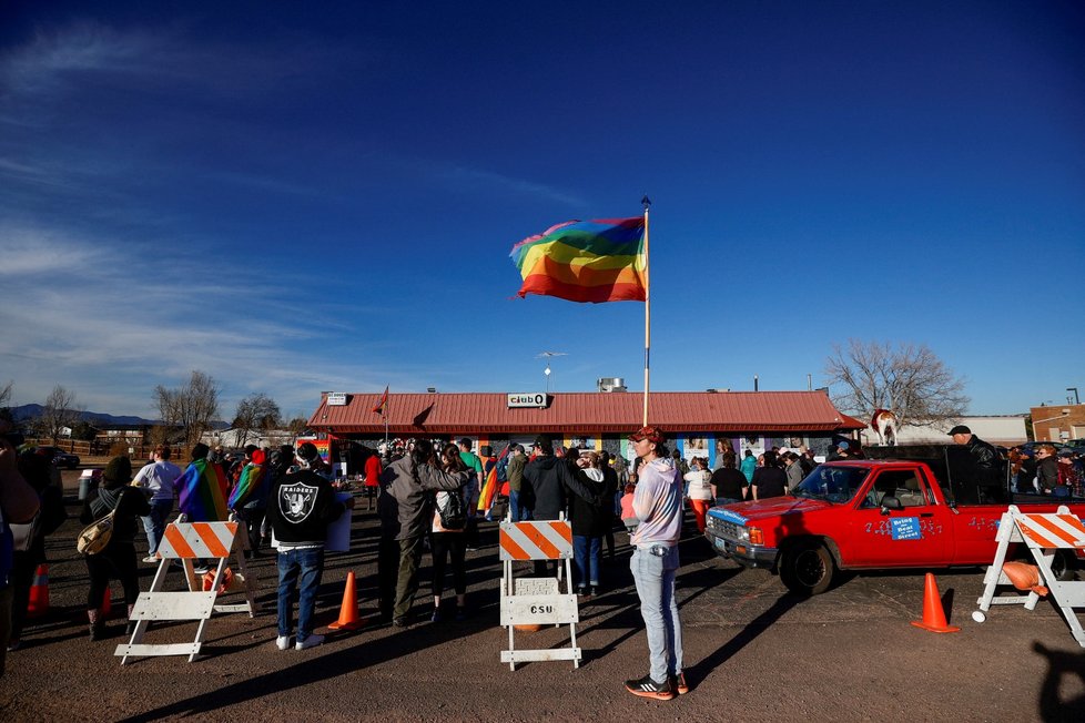 Pieta za oběti střelby v Colorado Springs.