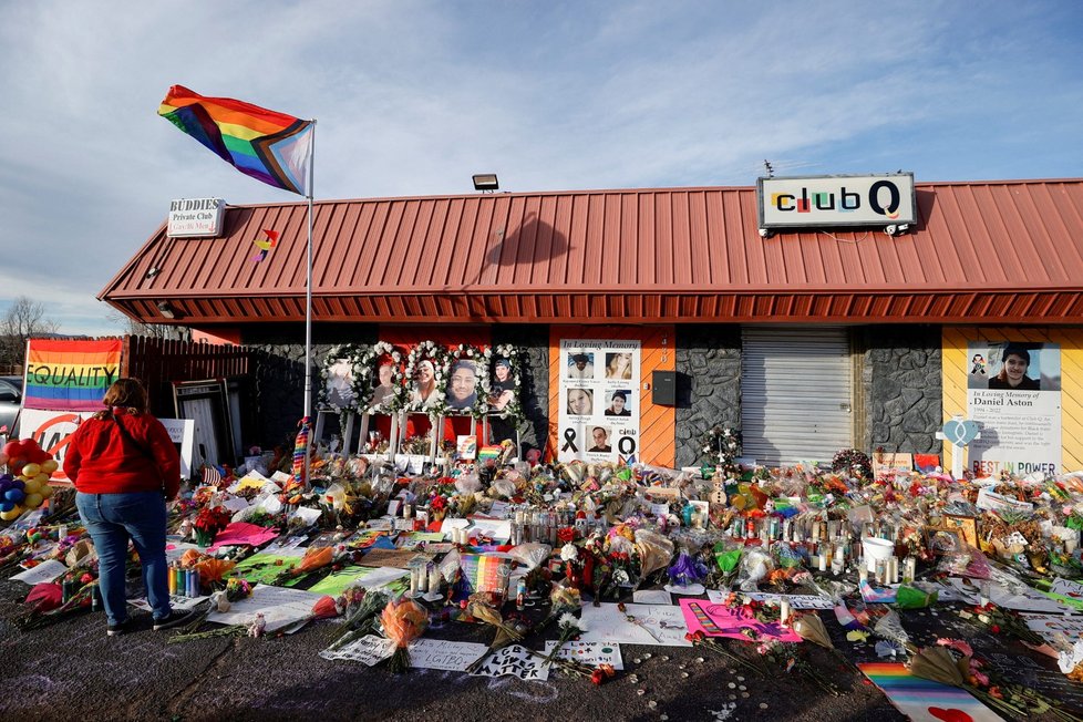 Pieta za oběti střelby v Colorado Springs.