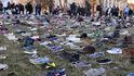 Trávník před americkým kongresem zaplavilo 14 000 dětských bot jako forma protestu za zpřísnění zbraňové regulace v USA