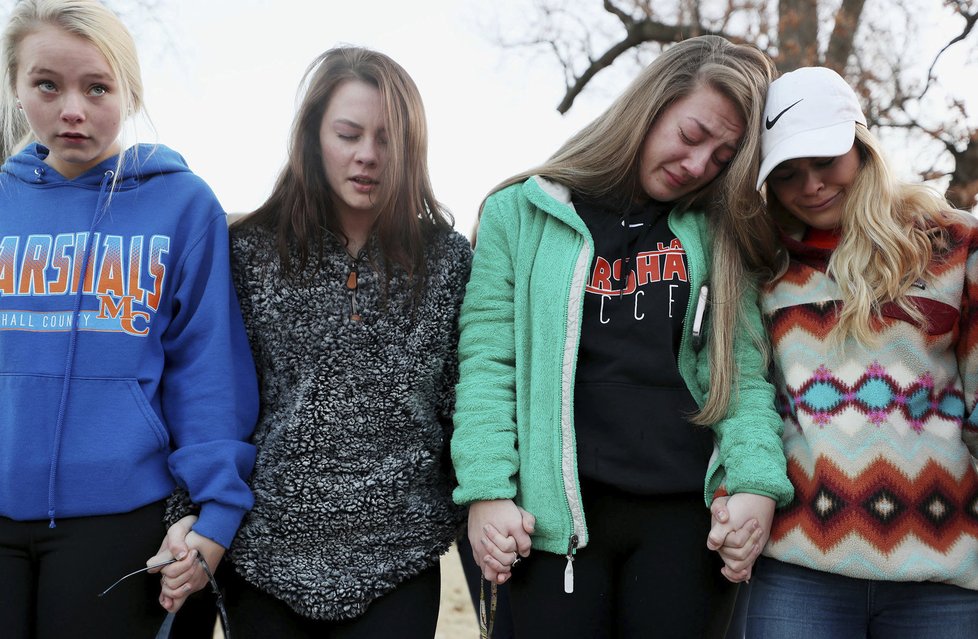 Lidé si připomněli oběti střelby v Kentucky a pomodlili se za zraněné.