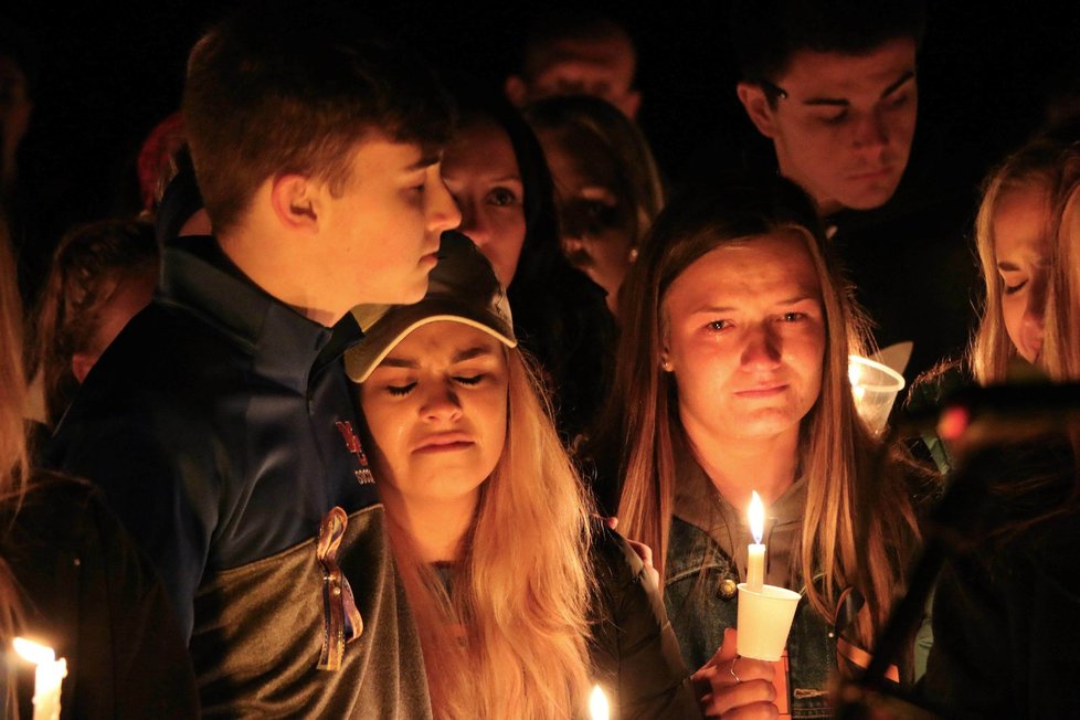 Lidé si připomněli oběti střelby v Kentucky a pomodlili se za zraněné.