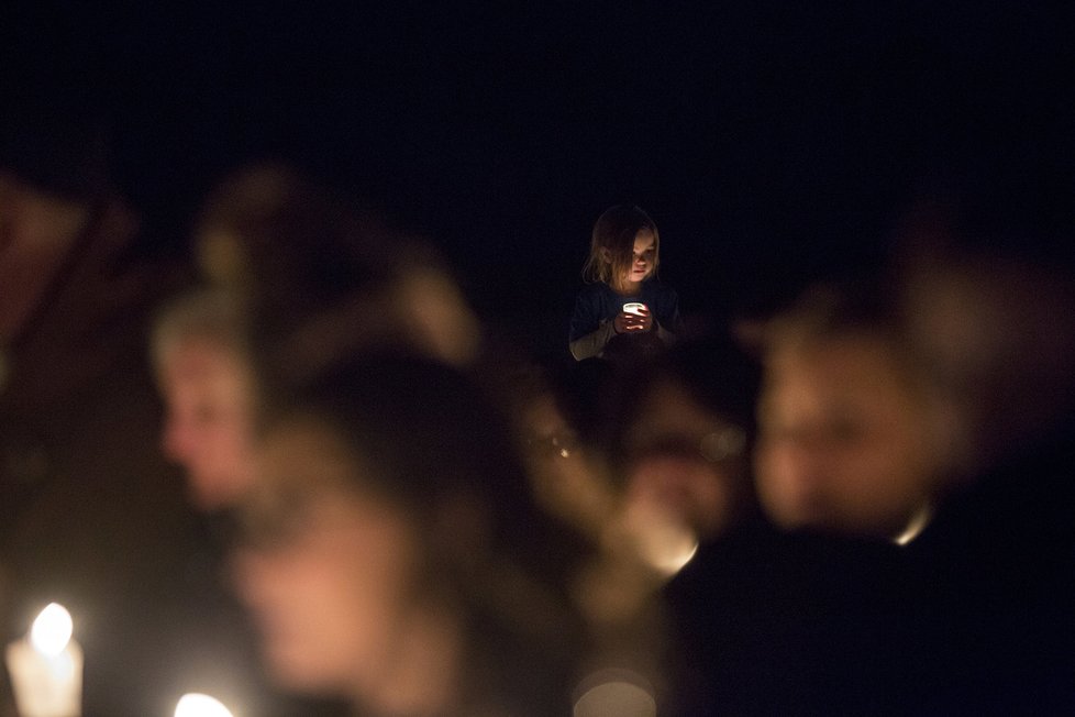 Lidé si připomněli oběti střelby v Kentucky a pomodlili se za zraněné.