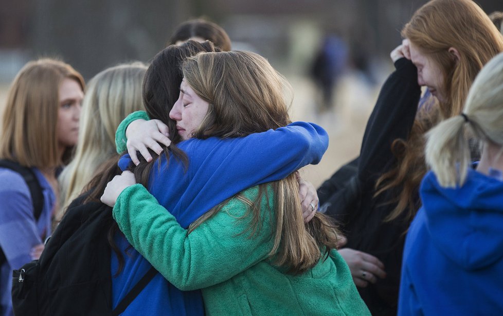 Lidé si připomněli oběti střelby v Kentucky a pomodlili se za zraněné.