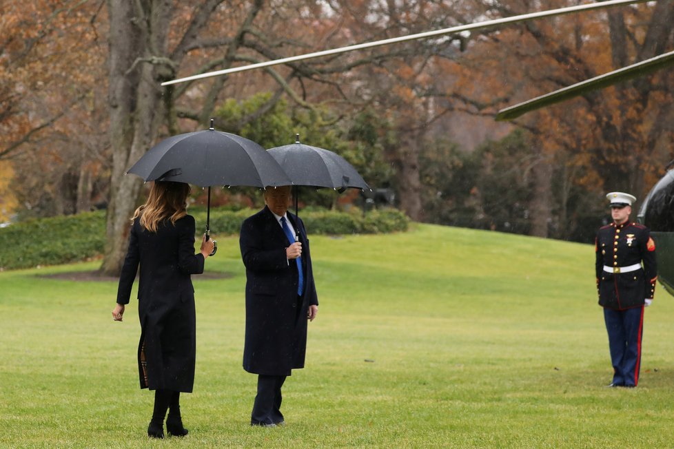 Prezident Trump před odletem na summit NATO.