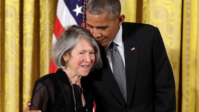 Louise Glücková získala v roce 2015 od tehdejšího prezidenta Baracka Obamy National Humanities Medal
