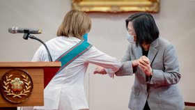 Předsedkyně americké Sněmovny reprezentantů Nancy Pelosiová se při návštěvě Tchaj-wanu sešla s prezidentkou Cchaj Jing-wen. (3.8.2022)