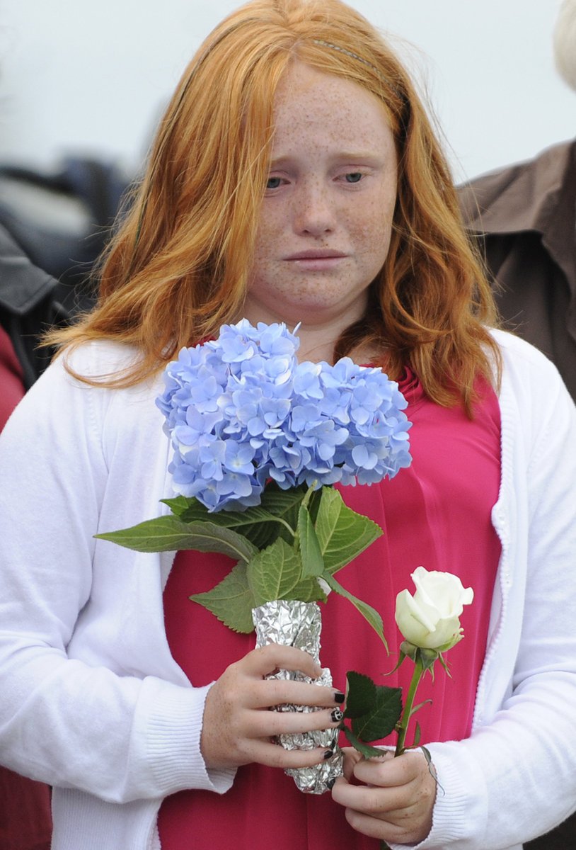 Emma Huntová se dívá na hrob svého otce, který zemřel v troskách WTC