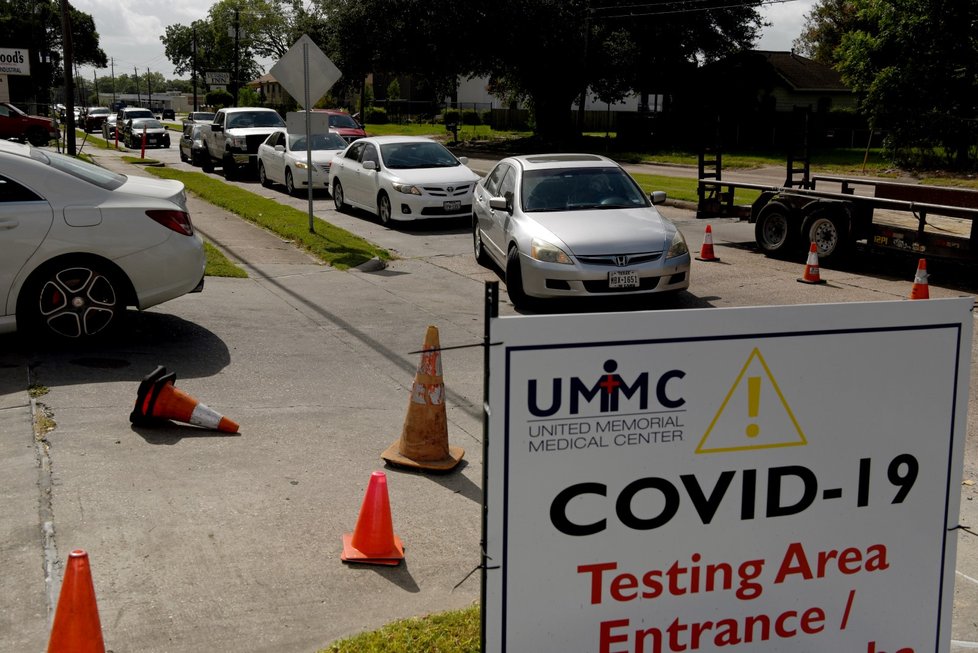 Testování na koronavirus v americkém státě Texas.