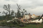 Nejméně pět lidí přišlo o život kvůli sérii tornád v americkém státě Texas.