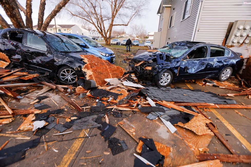 ih a středozápad USA čelí tornádům a bouřím (1. 4. 2023)